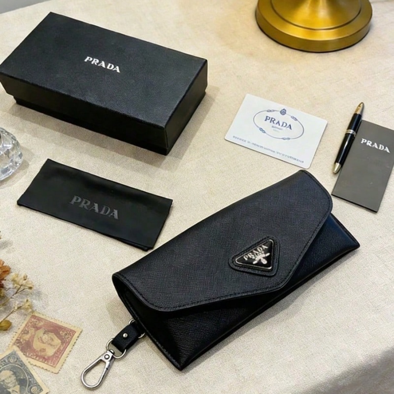 Prada Black Leather Eyeglass C - Luxury Bags Consignment 评论和价格