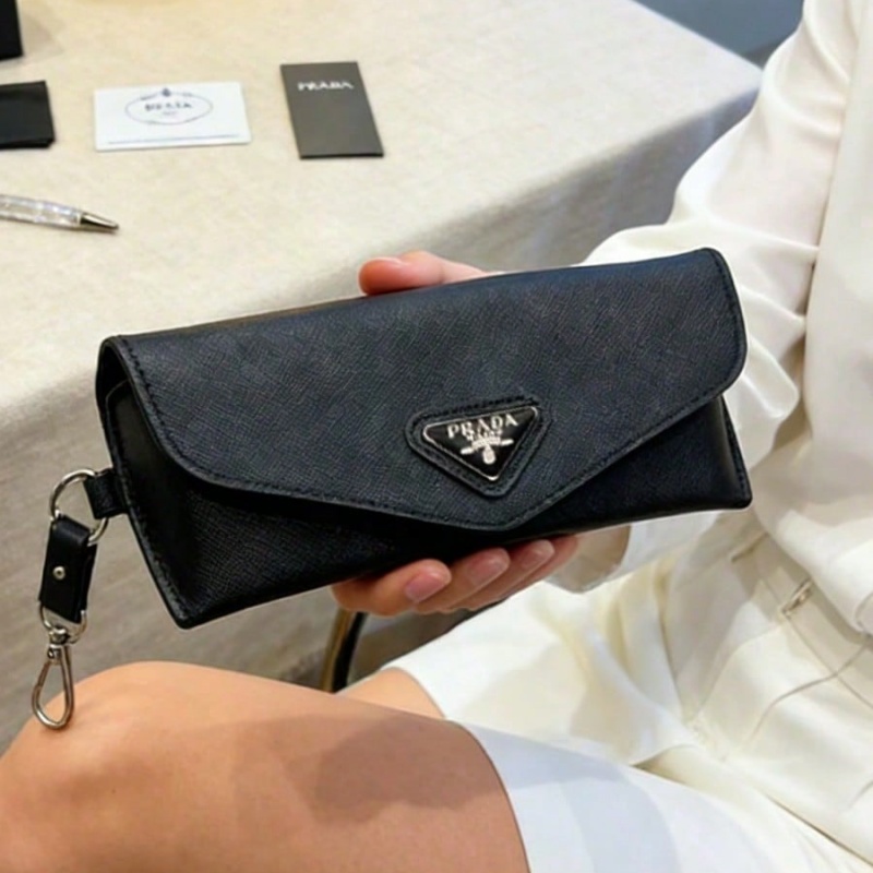 Prada Black Leather Eyeglass C - Luxury Bags Consignment 评论和价格