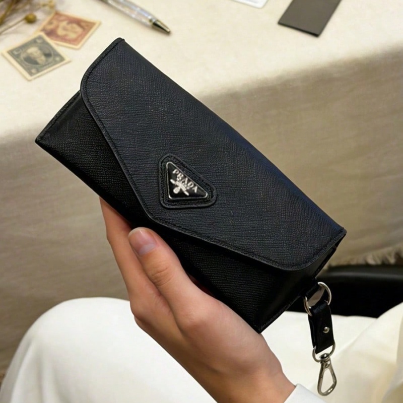 Prada Black Leather Eyeglass C - Luxury Bags Consignment 评论和价格