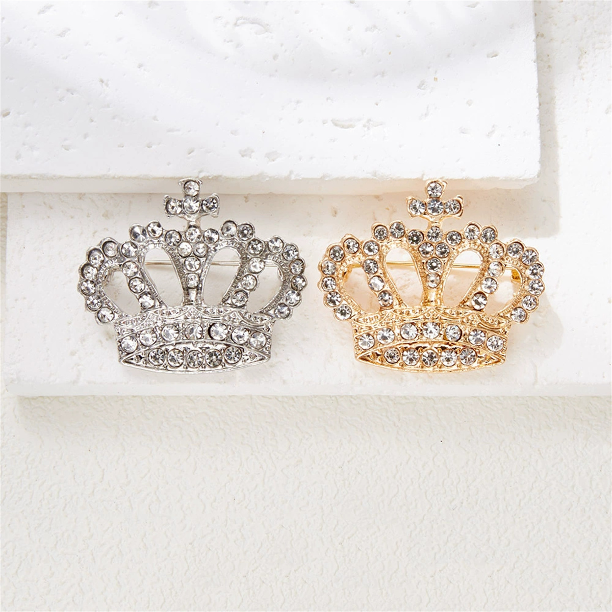 1Pc Creative Retro Crown Broch - Luxury Bags 2026 Trends 评论和价格